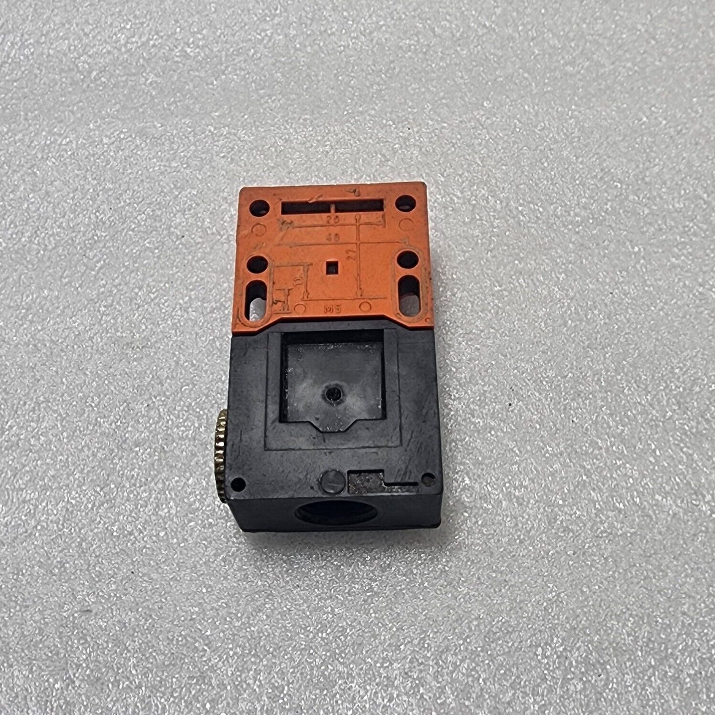 SIEMENS 3SE2 243-0XX SAFETY POSITION SWITCH