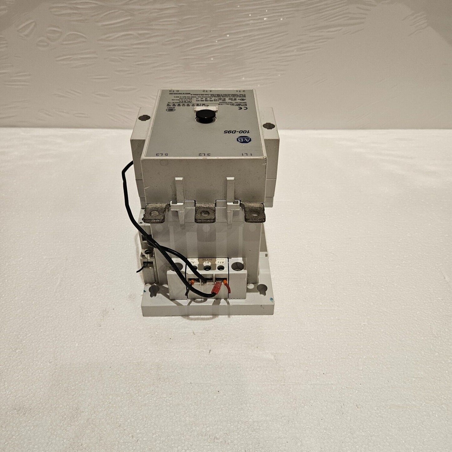ALLEN BRADLEY CAT 100-D95 3-POLE MAGNETIC CONTACTOR 160A COIL VOLTAGE 24VDC