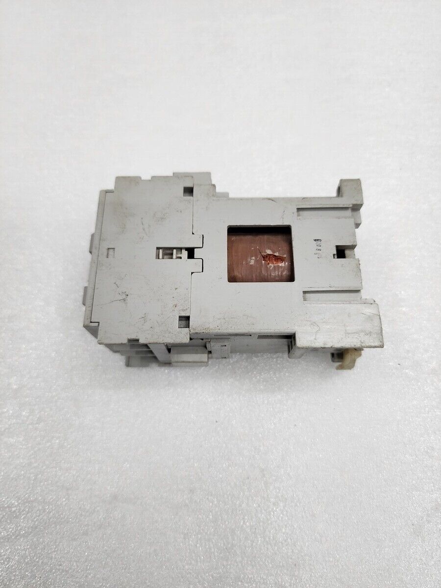 ALLEN BRADLEY CAT 100-C09D-10 MAGNETIC CONTACTOR  COIL VOLTAGE 24VDC