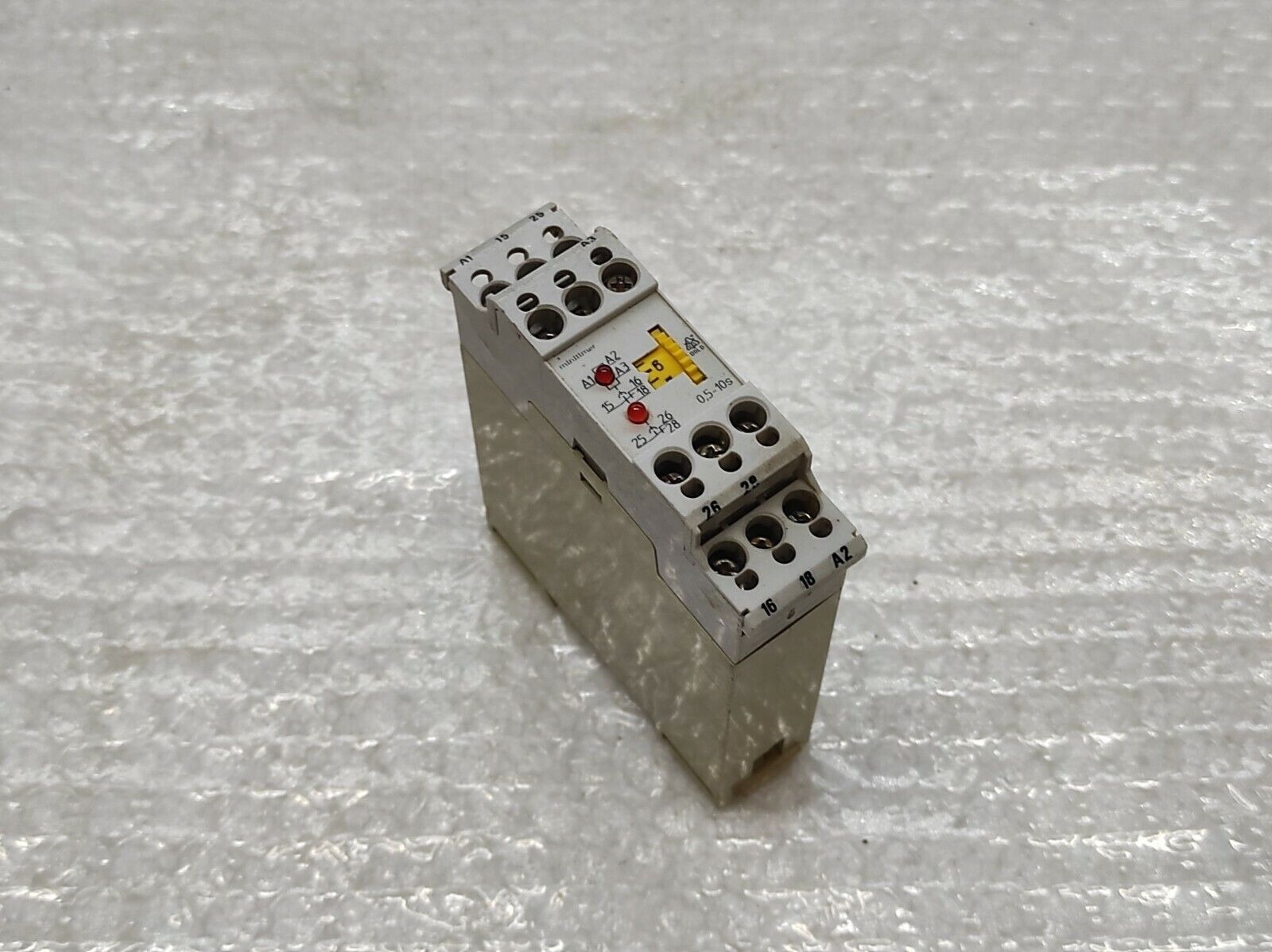 Dold MK 9906.82/024 Time Control Relay 220-240V AC/24V AC-DC MK9906.82/024