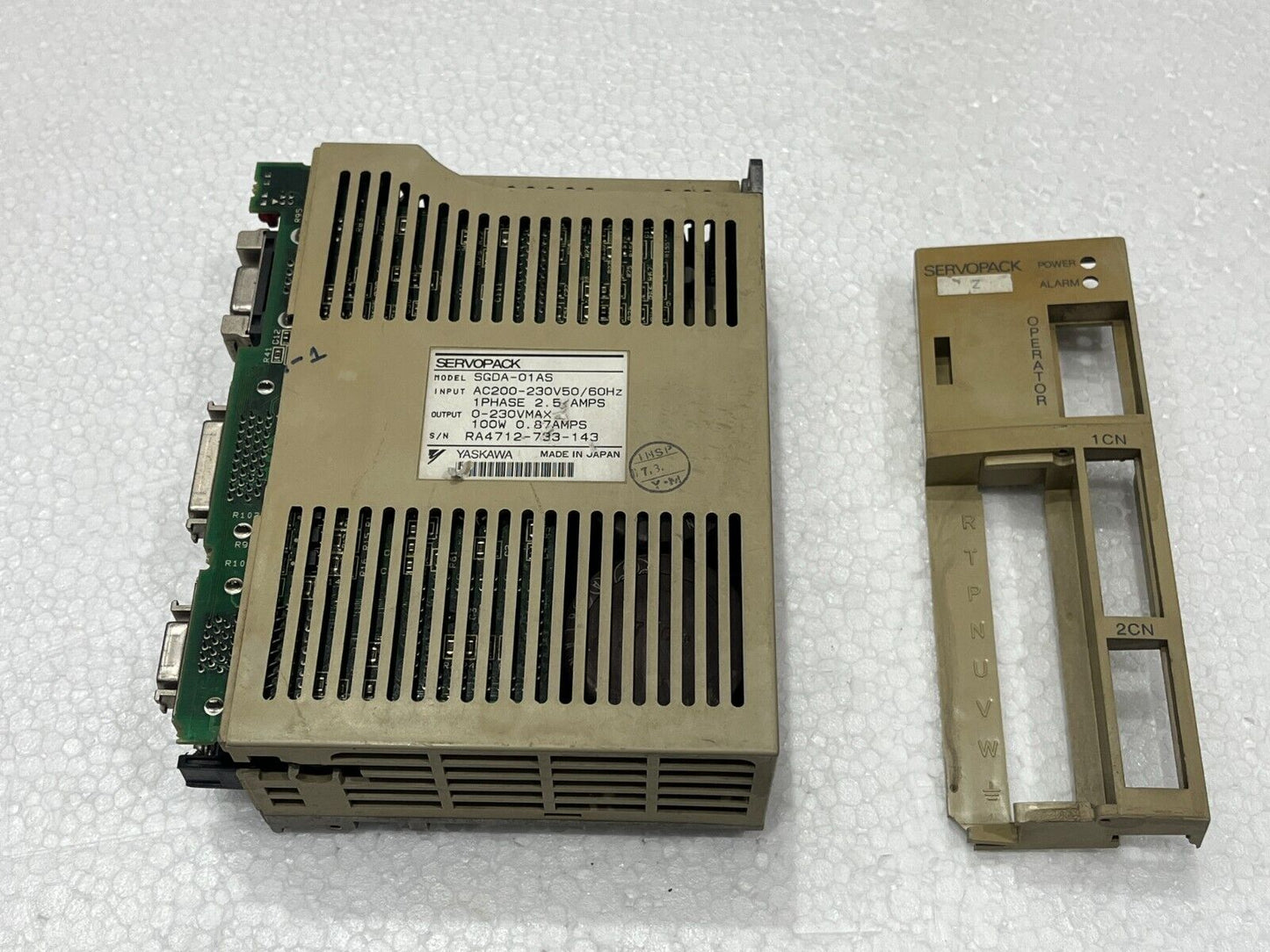 YASKAWA SGDA-01AS AC SERVOPACK SERVO DRIVE FRONT COVER BROKEN
