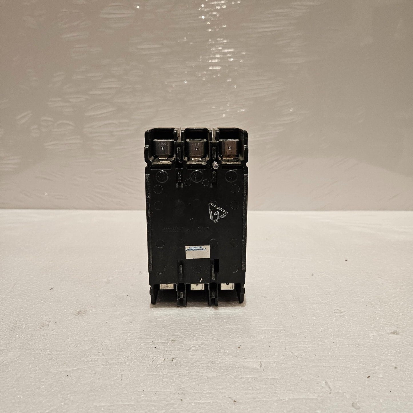EATON EGB3100FFG 3-POLE CIRCUIT BREAKER 100A