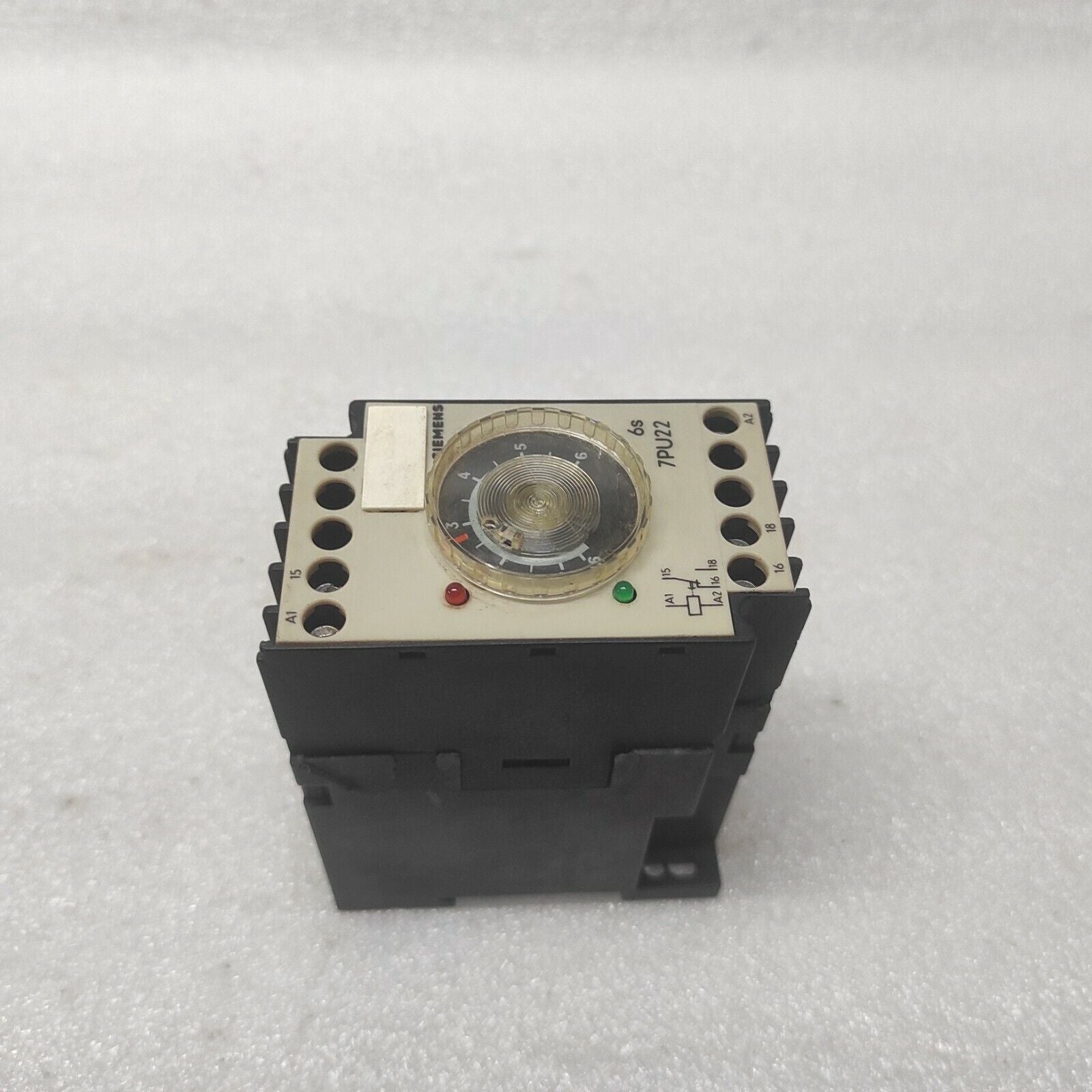 SIEMENS 7PU2240-1AN20 SAFETY RELAY 220-240V 0-6SEC