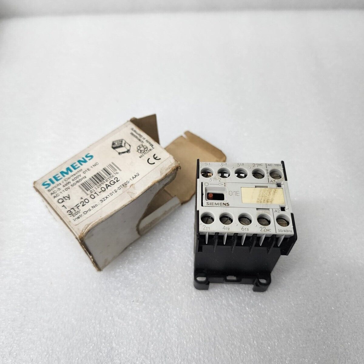 SIEMENS 3TF20 01-0AG2 01E CONTACTOR RELAY 1NC