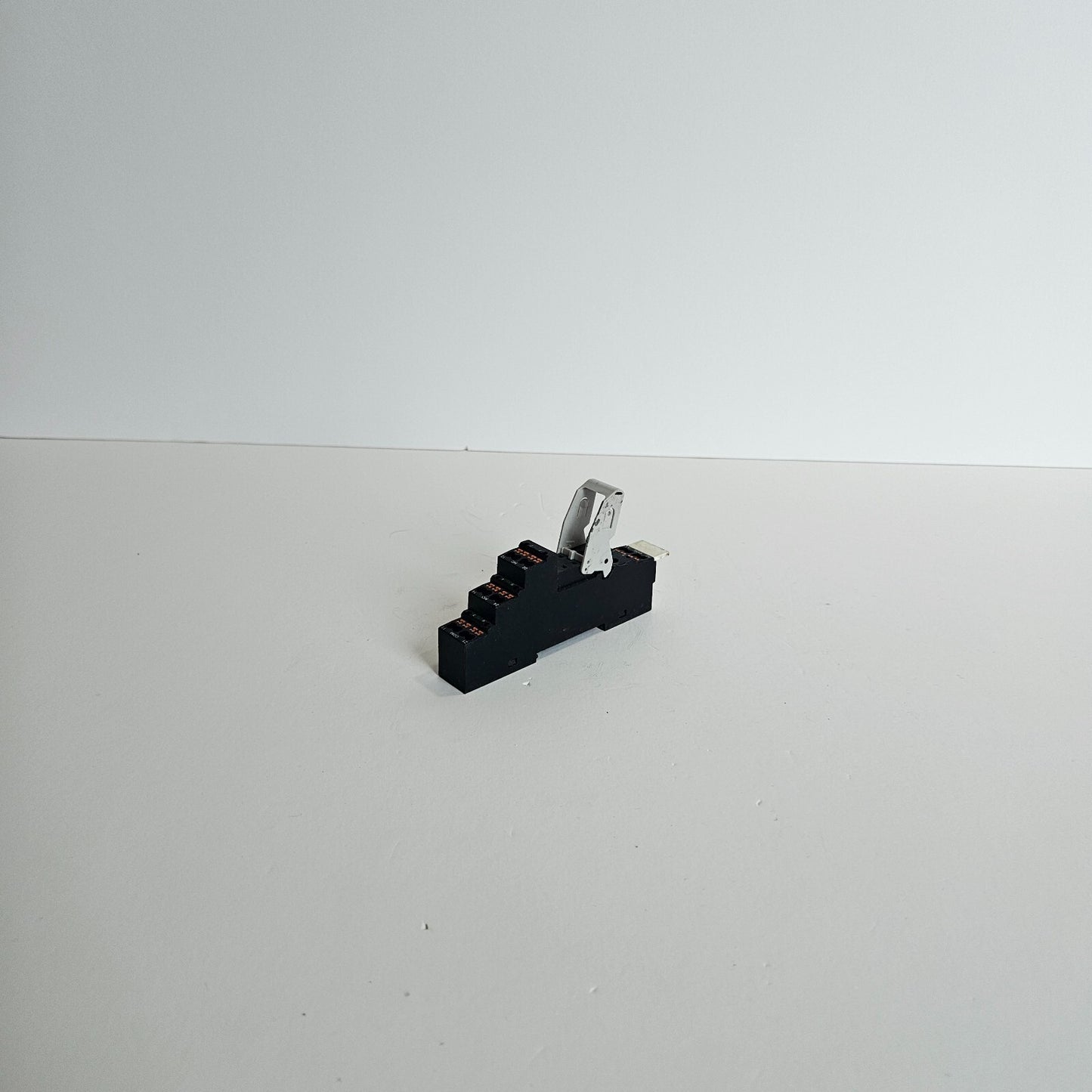 DEGSON DPRC08A-F3 RELAY SOCKET