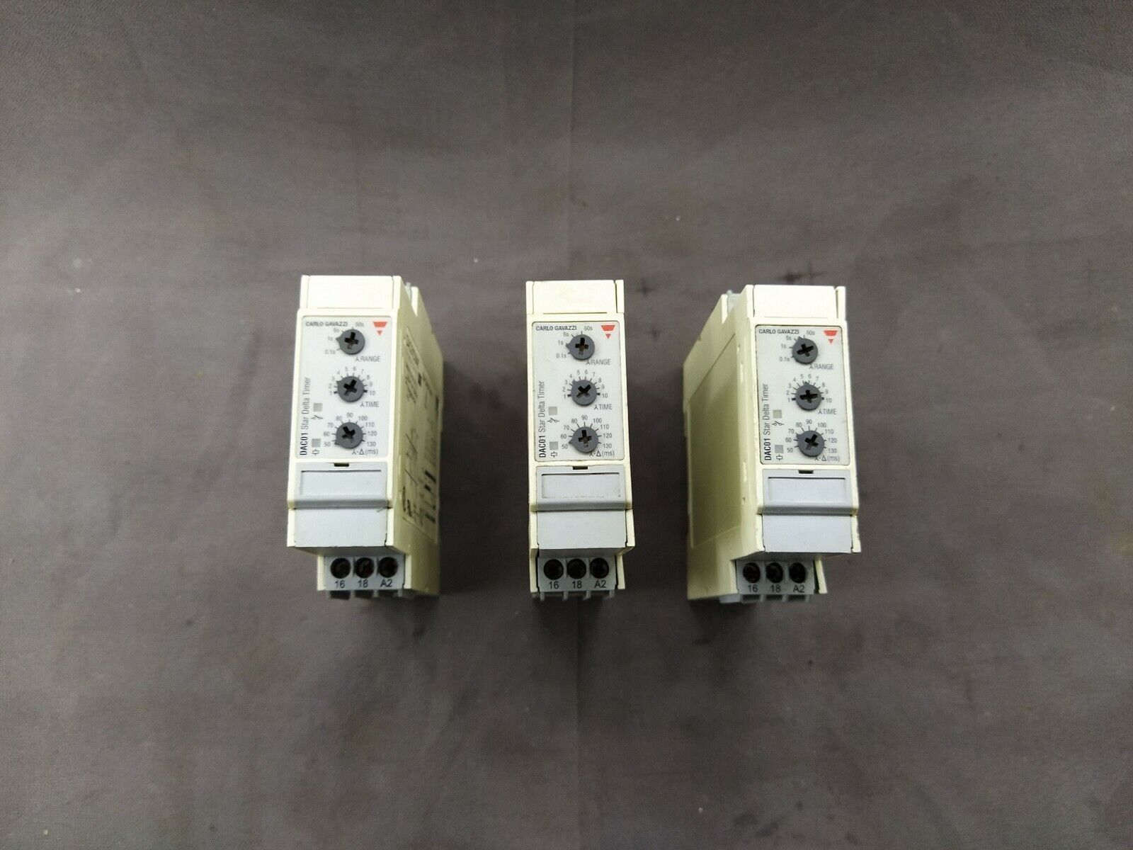 Carlo Gavazzi DAC01 Star Delta Timer DAC01CM40 380-415 VAC BODY BEND 