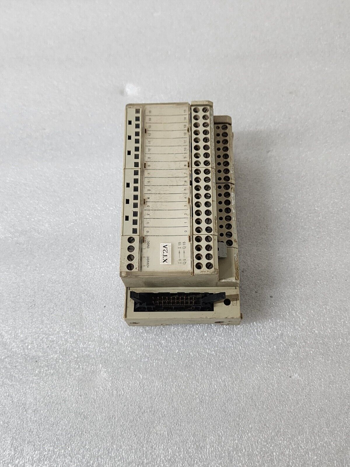 ABE7-H16R21 16 I/O PASSIVE CONNECTION SUB BASE