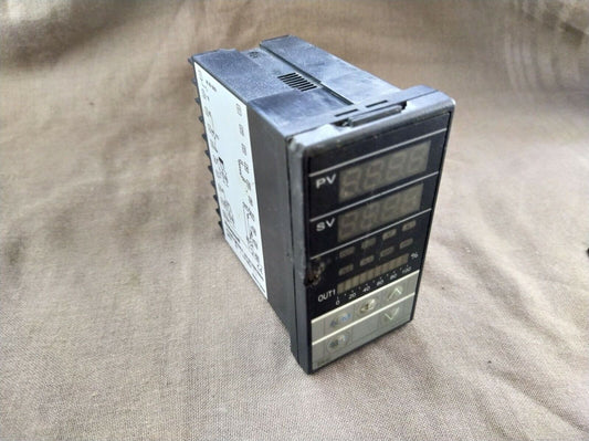 Honeywell FY800 Digital PID Controller DC1020CT-00100B-E