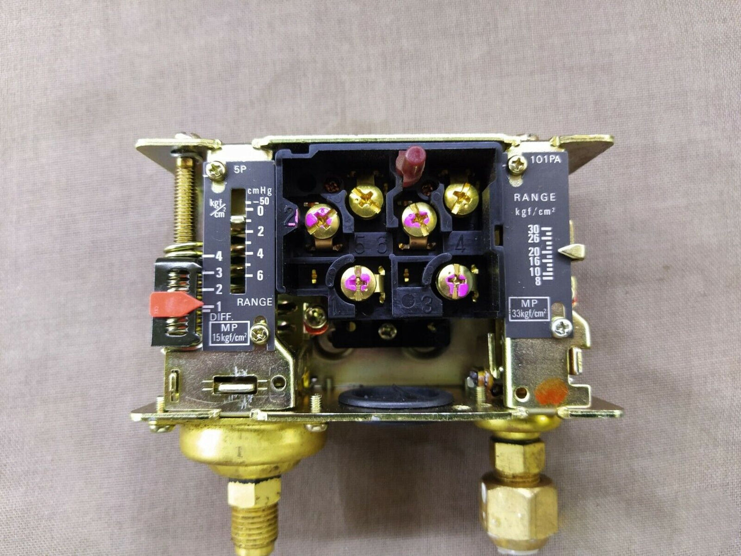 Saginomiya DNS-D606M 5244 Pressure Switch Max Working Pressure 15(LP)-33(HP) KGF