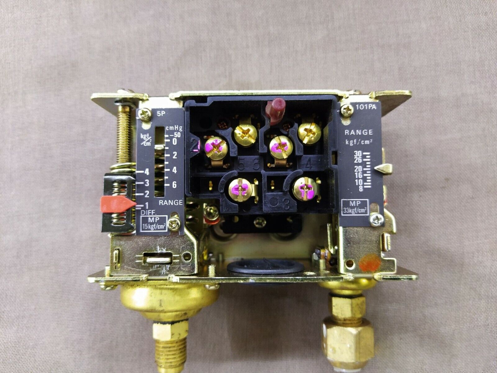 Saginomiya DNS-D606M 5244 Pressure Switch Max Working Pressure 15(LP)-33(HP) KGF