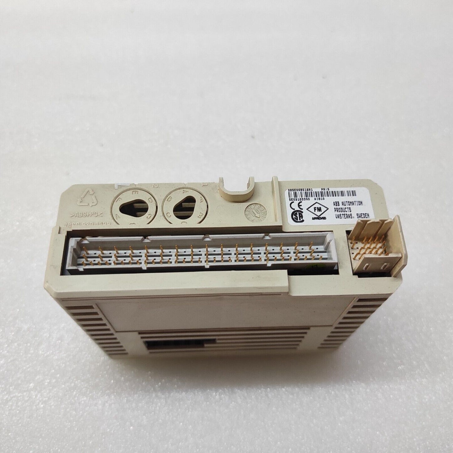 ABB AI810 3BSE008516R1 ANALOG INPUT MODULE BODY BROKEN