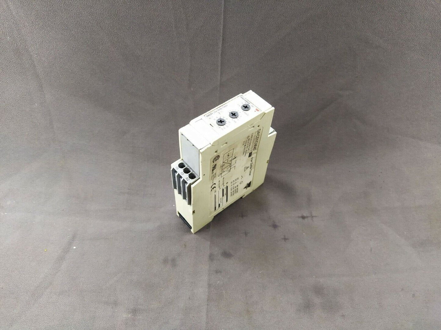 Carlo Gavazzi DAC01 Star Delta Timer DAC01CM40 380-415 VAC BODY BEND 