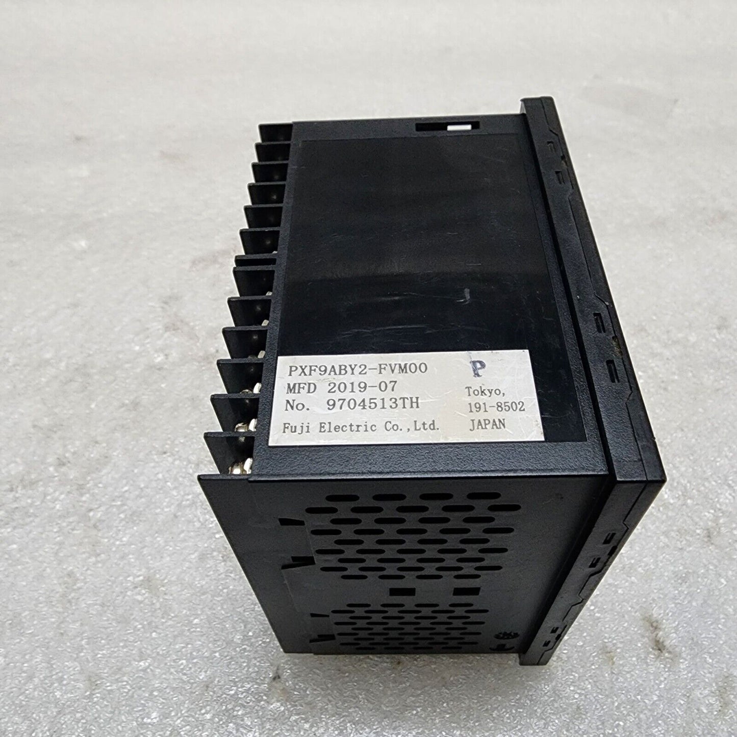 FUJI ELECTRIC PXF9ABY2-FVM00-P TEMPERATURE CONTROLLER 100-240VAC