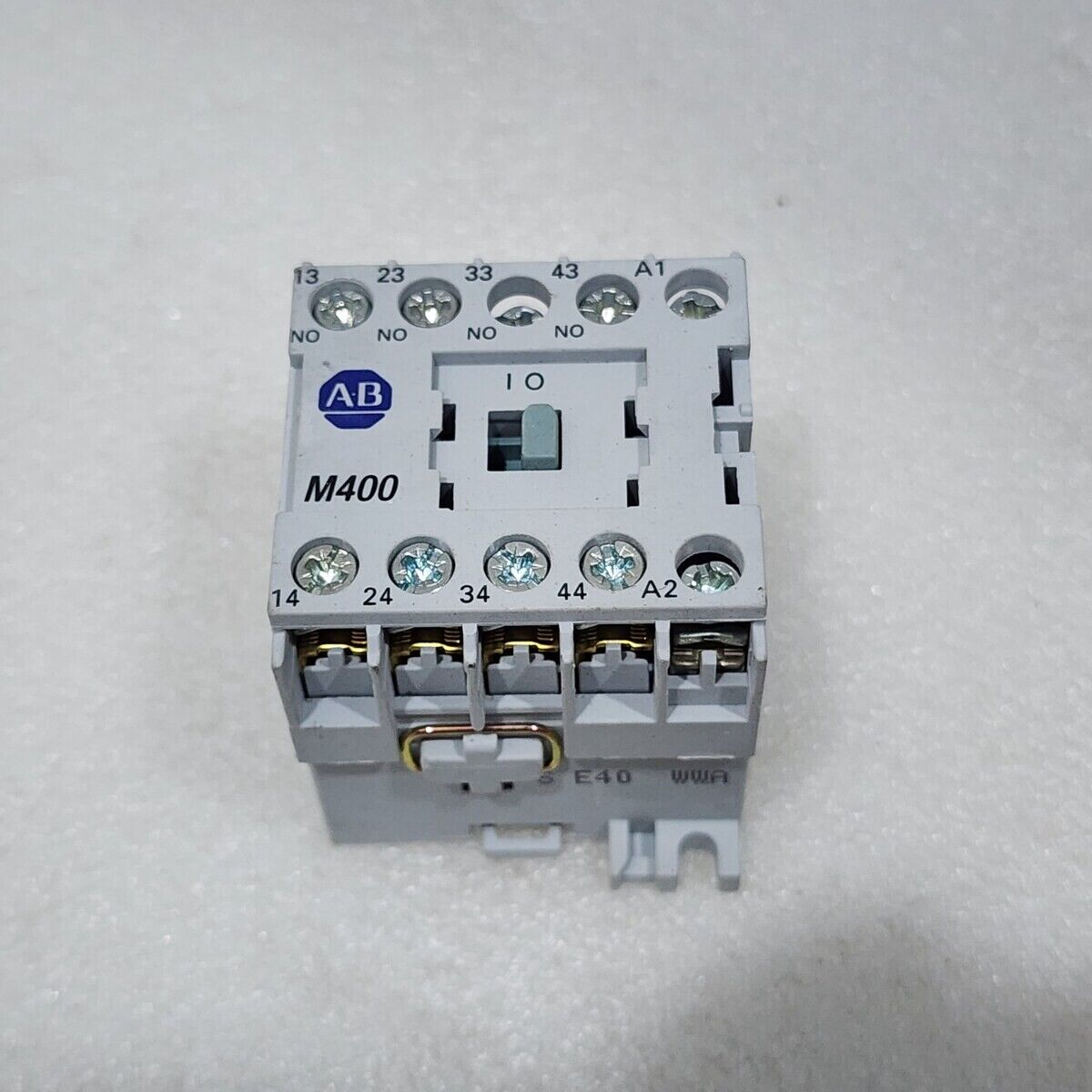 ALLEN BRADLEY CAT 700-M400 SER A CONTROL RELAY COIL VOLTAGE 220-240VAC