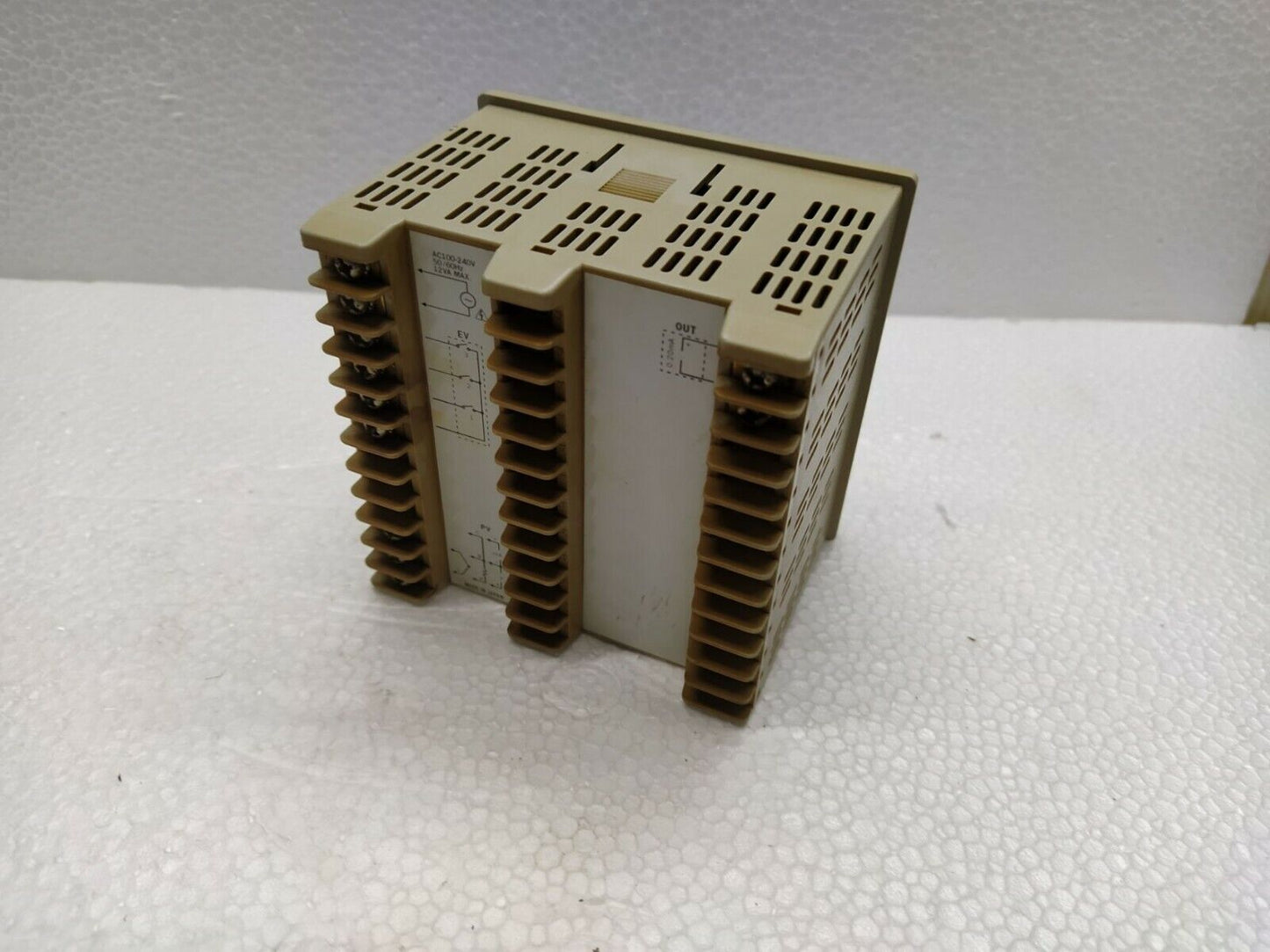 Yamatake SDC36 Digital Indicating Controller C36TC0UA1000 SDC 36 100-240V AC