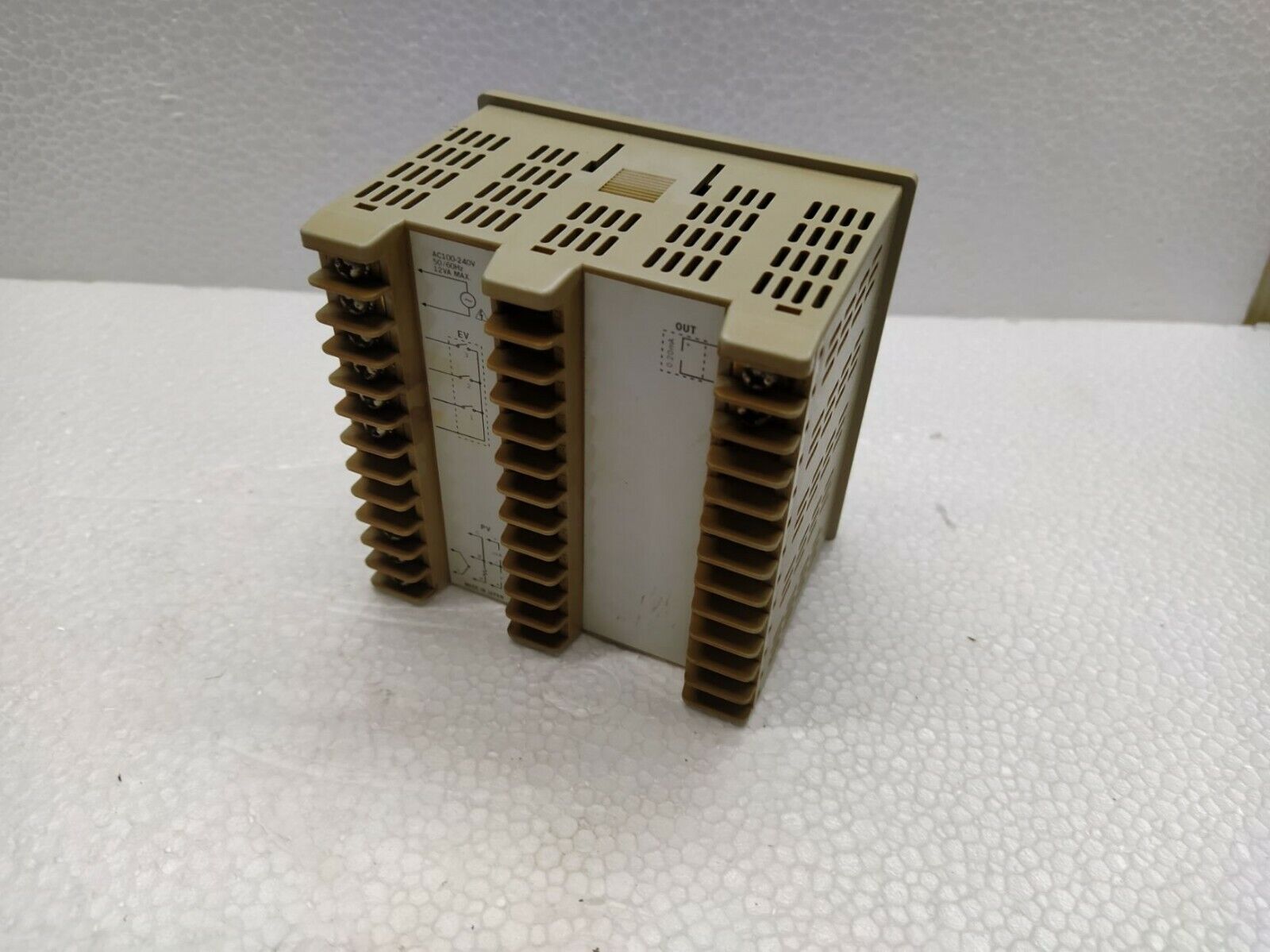 Yamatake SDC36 Digital Indicating Controller C36TC0UA1000 SDC 36 100-240V AC