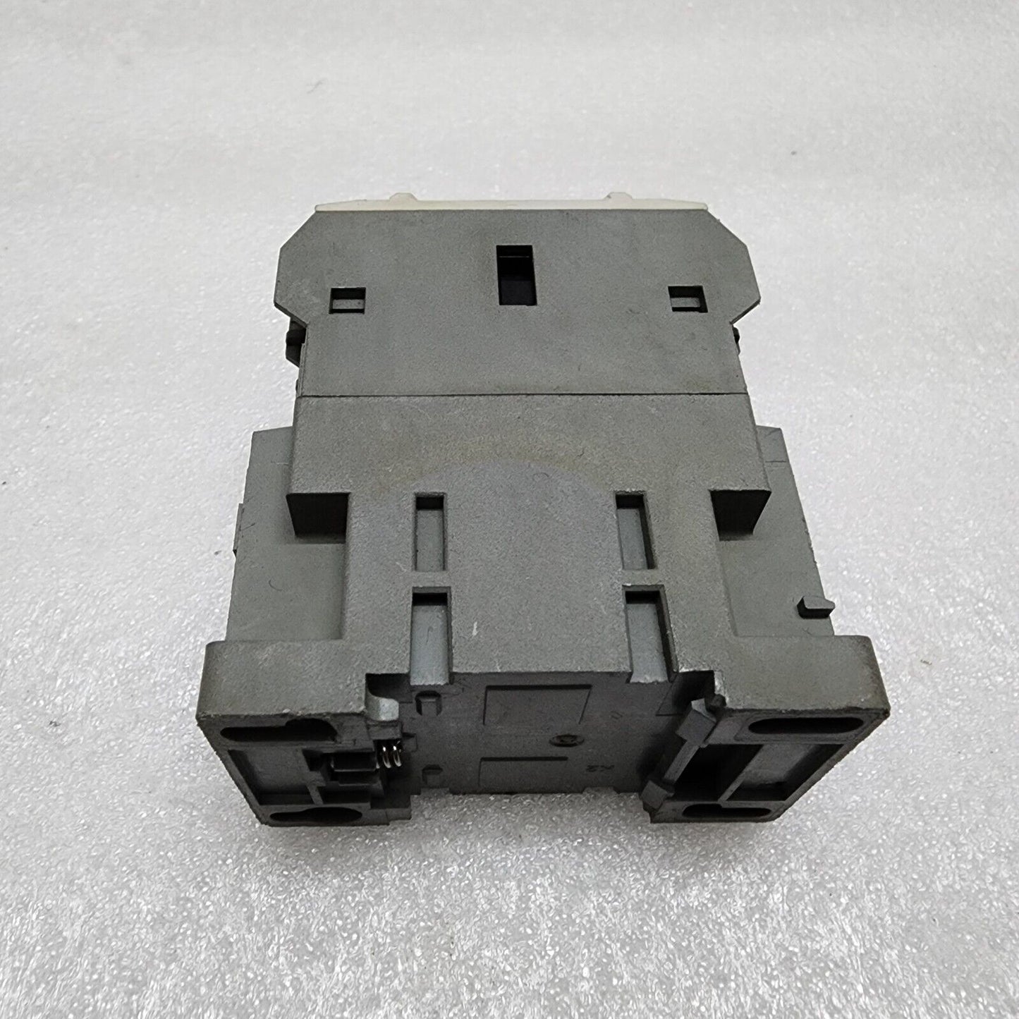 LEGRAND CTX22 MAGNETIC CONTACTOR 9A COIL VOLTAGE 230V