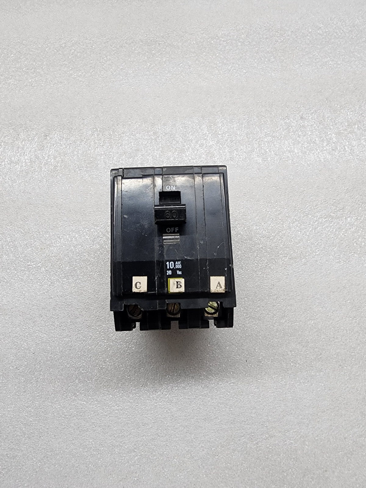 SQUARE D NE-2768 3-POLE CIRCUIT BREAKER 60A