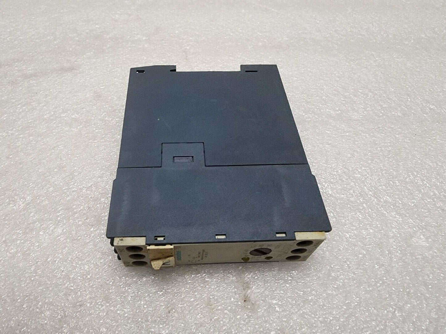 SIEMENS 7PU4020-3AN20 CHANGE OVER CONTACT TIMING RELAY 220-240V