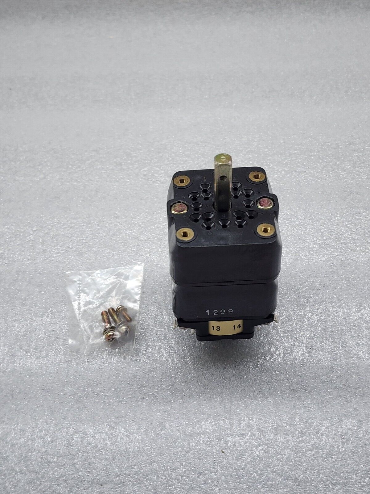 SEIKO ELECTRIC YBRSF1-1X CAM SWITCH 600V 10A 009 A