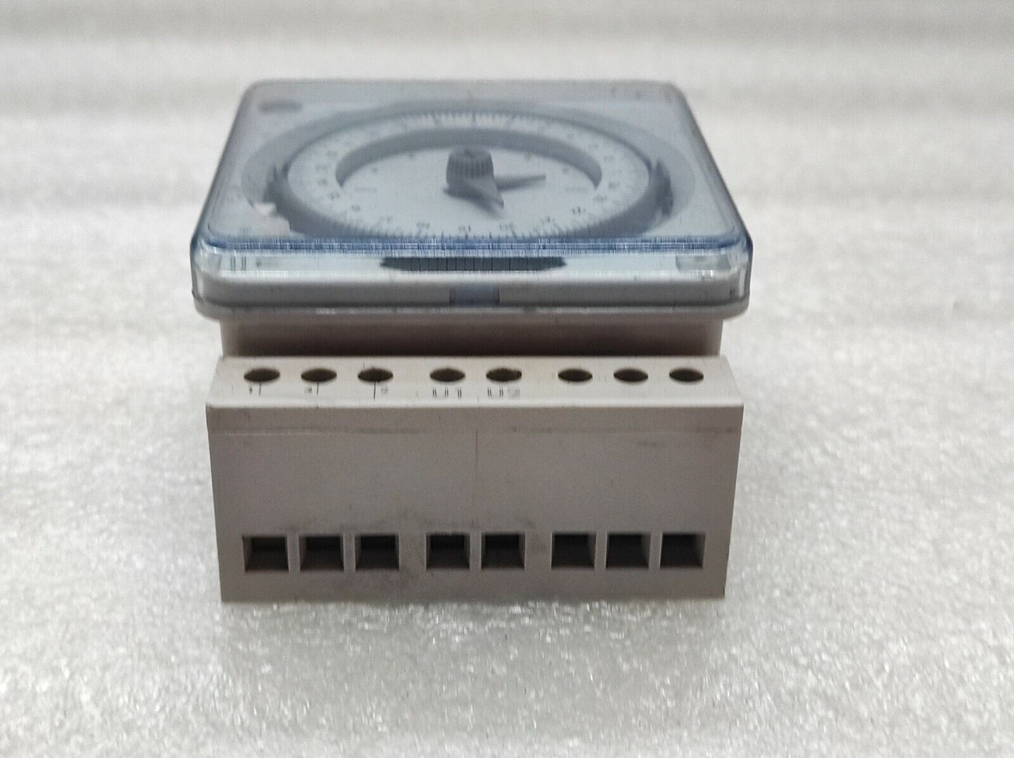 LEGRAND 923431 ANALOGUE SURFACE MOUNT TIME SWITCH 230V AC RS 180-7773