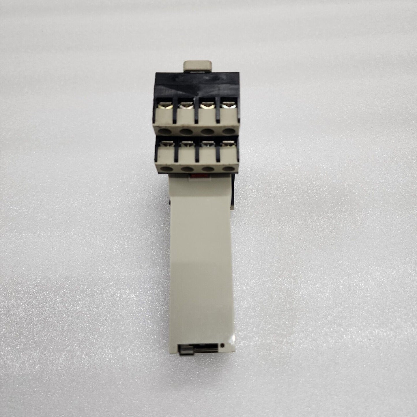 TELEMECANIQUE RHT418B ON DELAY TIMING RELAY WITH SUPPRESSOR