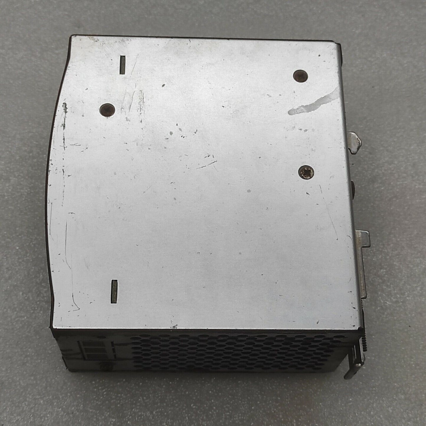 ABB CP-E 24/5.0 POWER SUPPLY 1SVR427034R0000 24VDC 5A SCREW RUSTED