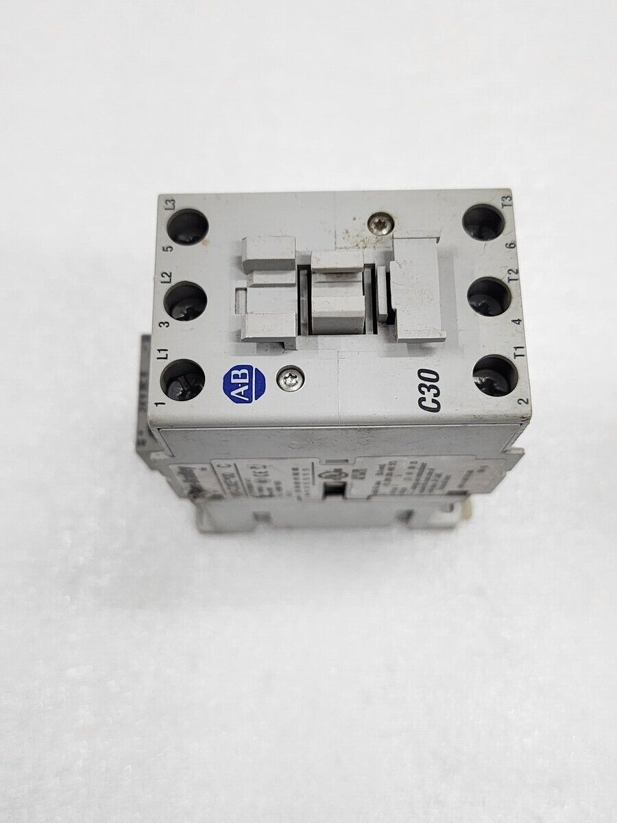 ALLEN BRADLEY CAT 100-C30E-00 SER C MAGNETIC CONTACTOR COIL VOLTAGE 24VDC