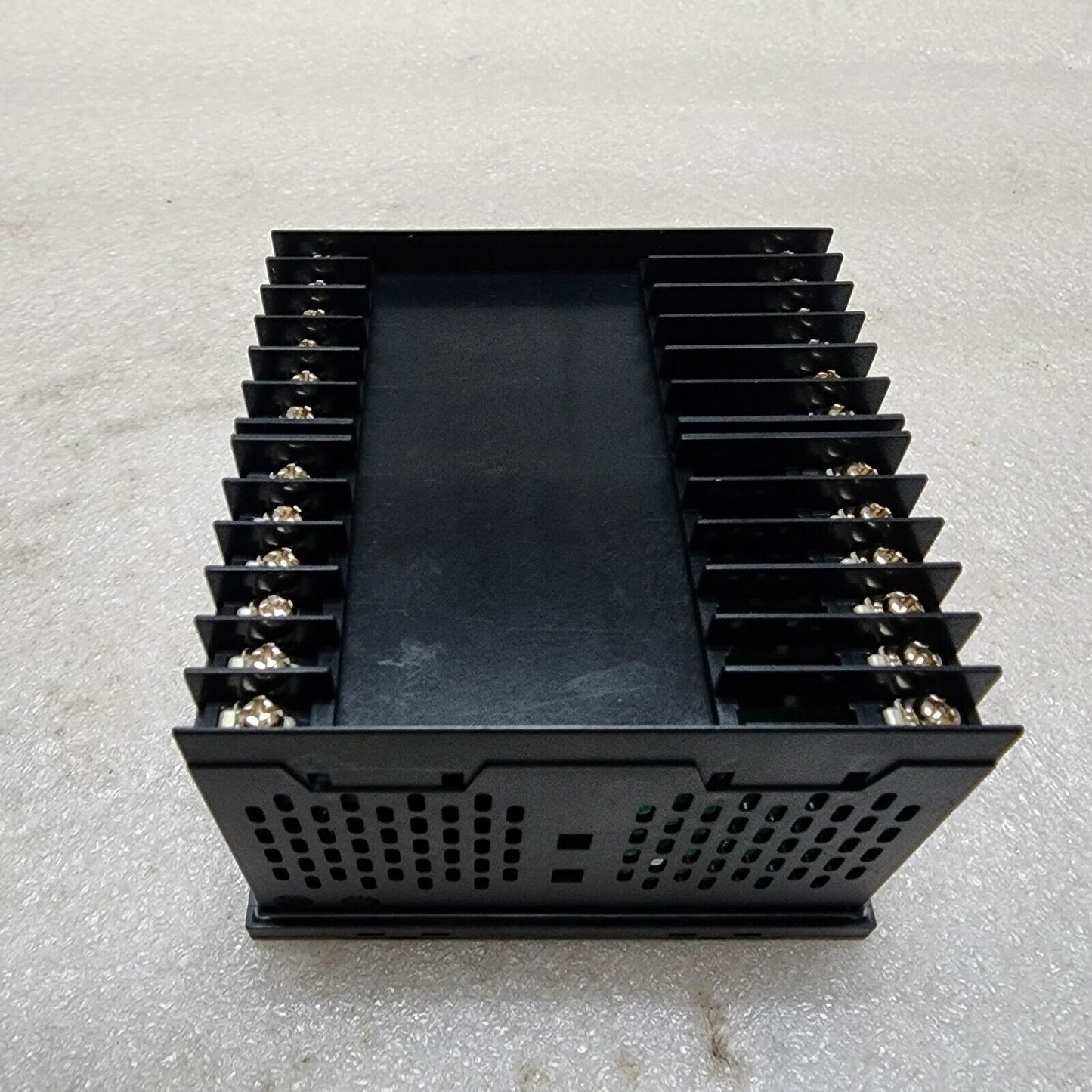 FUJI ELECTRIC PXF9AEY2-0V100 TEMPERATURE CONTROLLER 100-240VAC