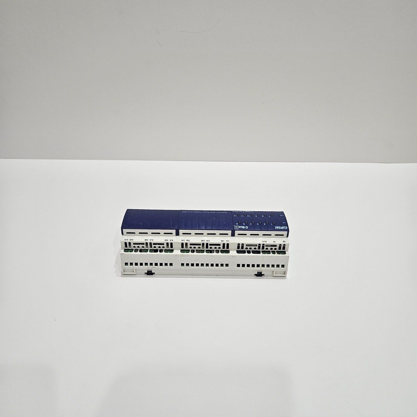 CLIPSAL L5512RVF 12-CHANNEL VOLTAGE FREE RELAY 220-240V