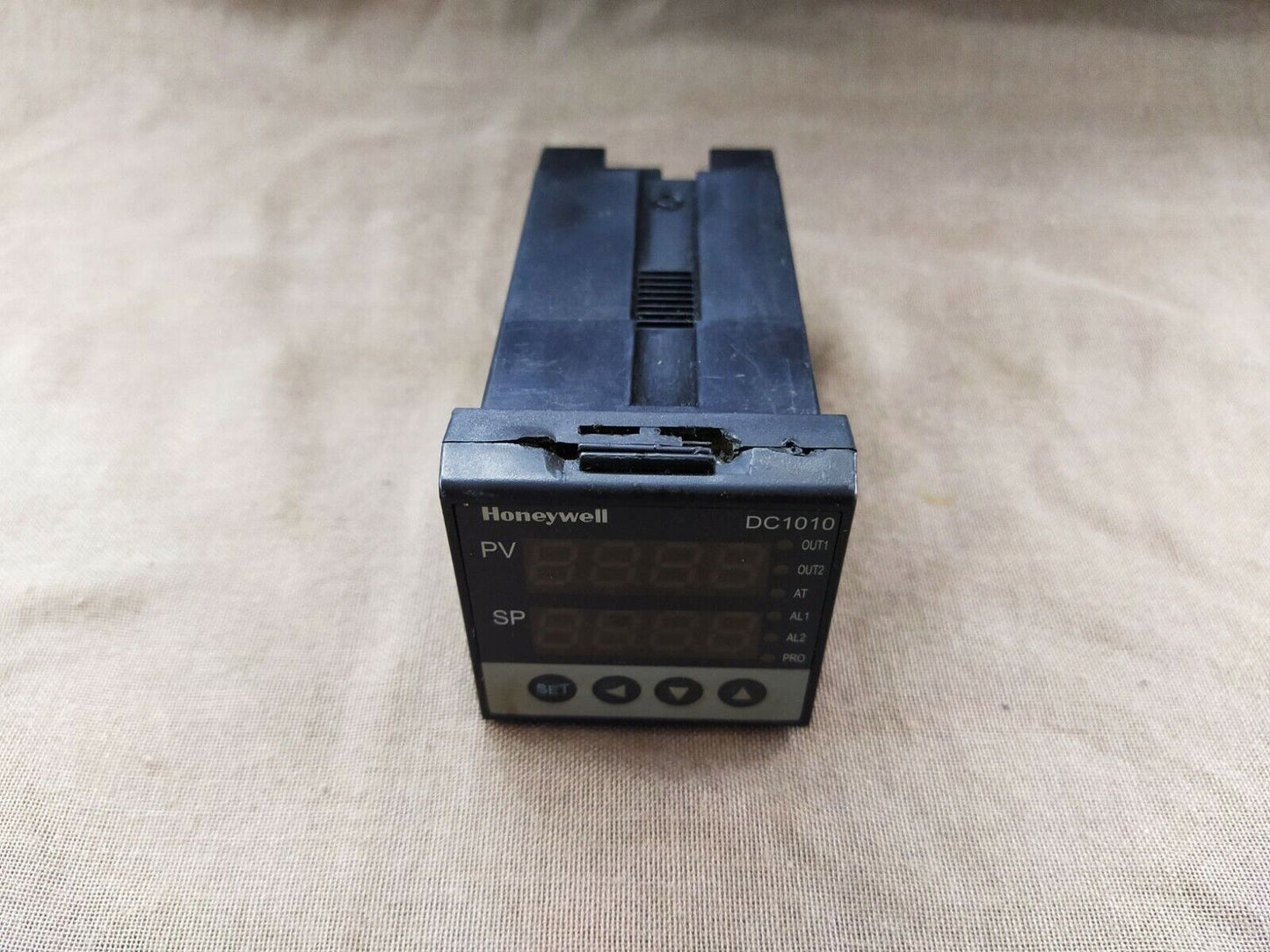 Honeywell DC1010 Temperature Controller DC1010CT-302000-E