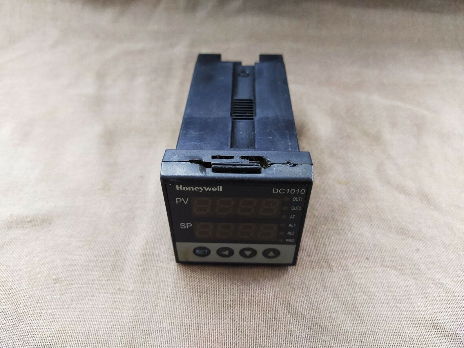 Honeywell DC1010 Temperature Controller DC1010CT-302000-E