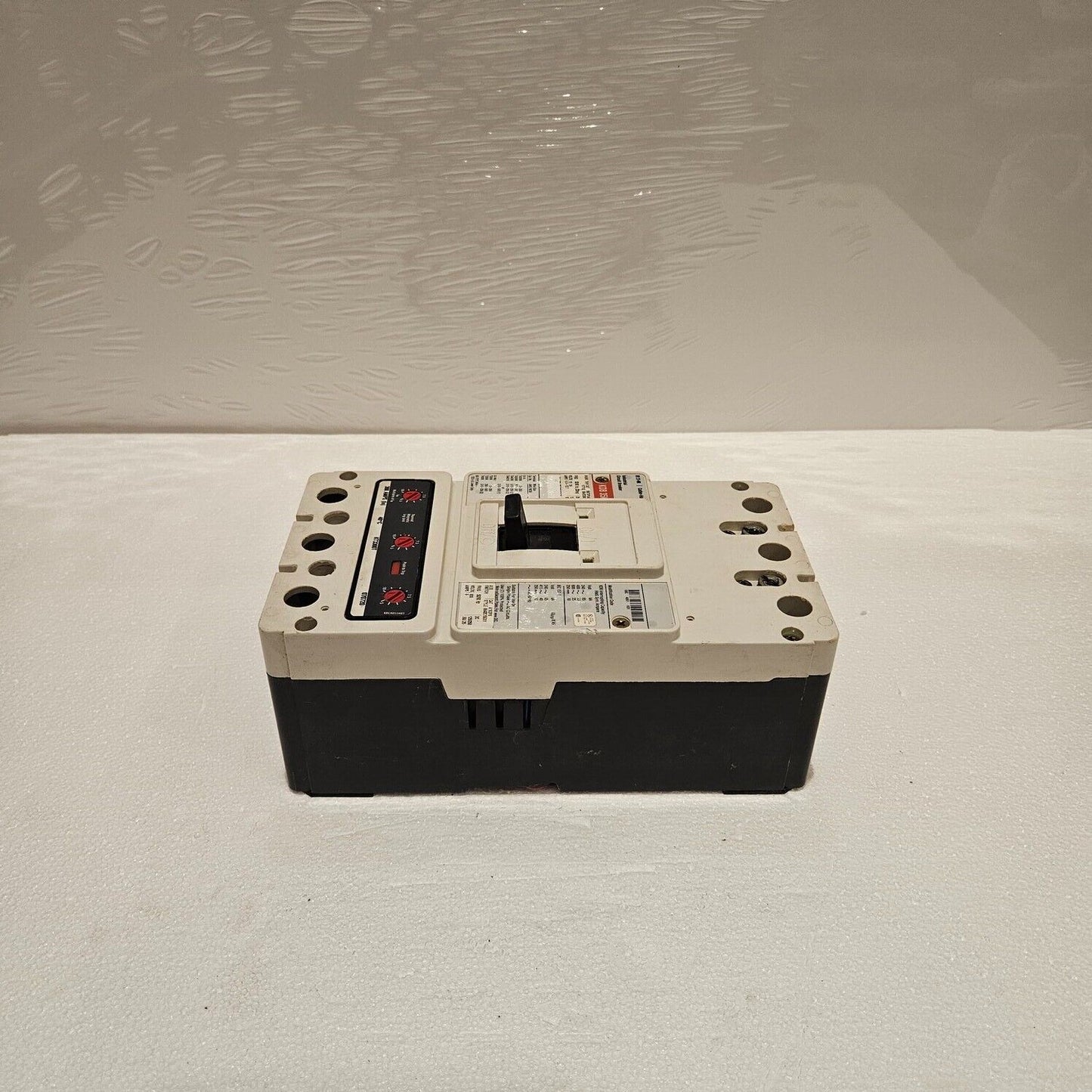 EATON KDB3300W 3-POLE CIRCUIT BREAKER 300A TRIP UNIT KT3300T