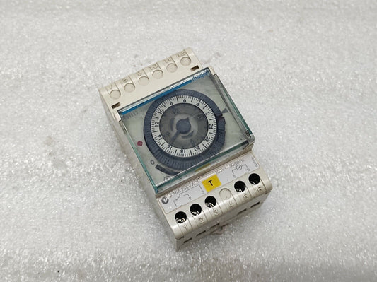 HAGER EH111 TIME SWITCH WITH DAILY CYCLE 230V