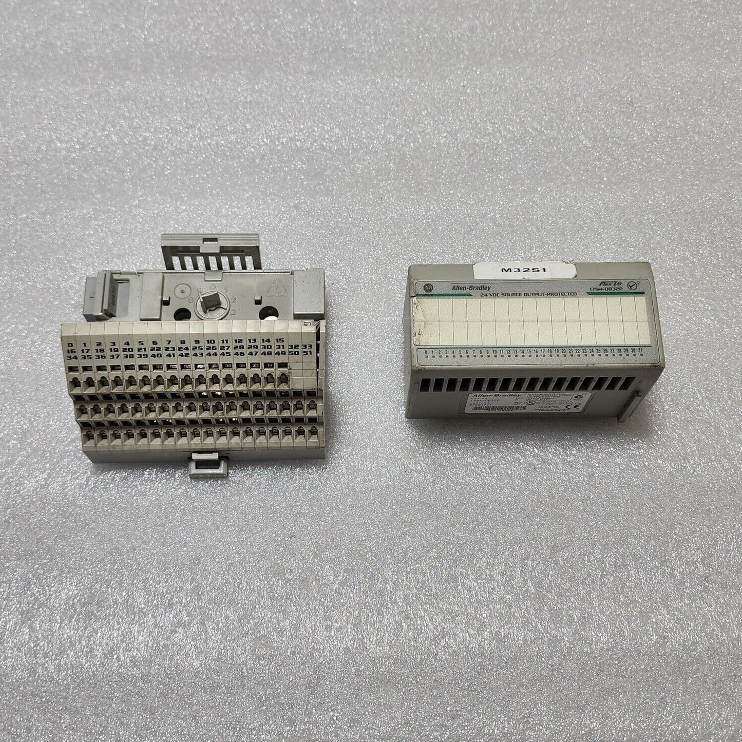 ALLEN BRADLEY CAT 1794-OB32P SER A 97284771 1794-TB32S