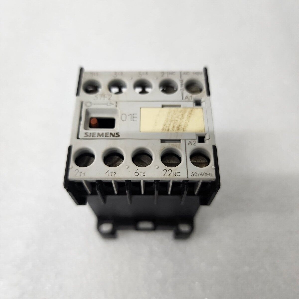 SIEMENS 3TF20 01-0AG2 01E CONTACTOR RELAY 1NC