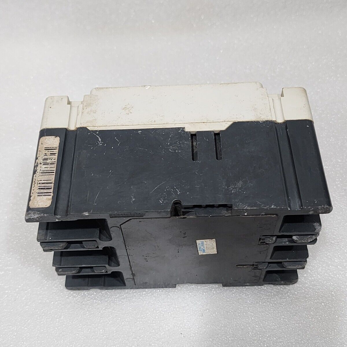 EATON CUTLER HAMMER HMCP070M2 3-POLE CIRCUIT BREAKER 70A