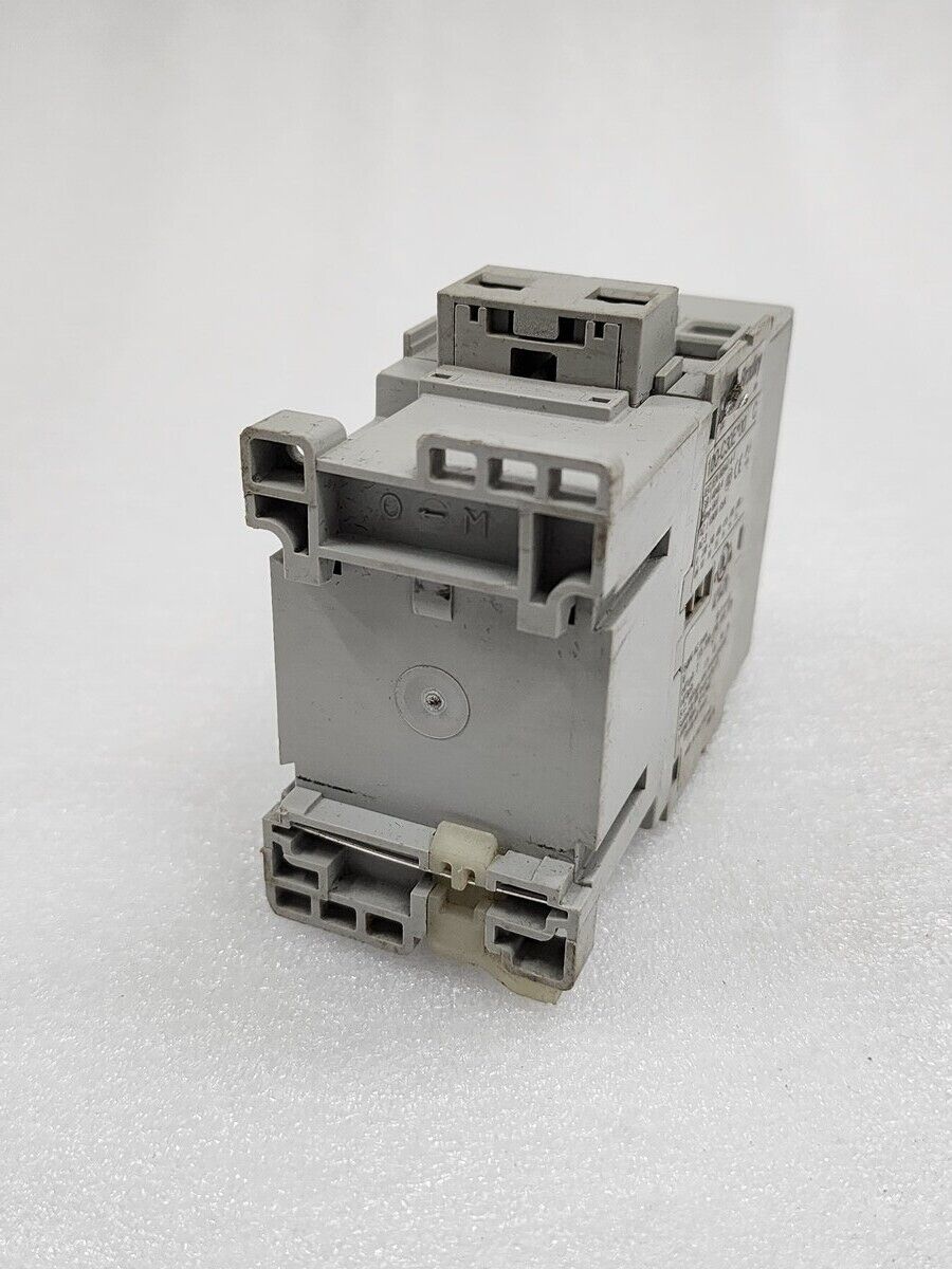 ALLEN BRADLEY CAT 100-C30E-00 SER C MAGNETIC CONTACTOR COIL VOLTAGE 24VDC