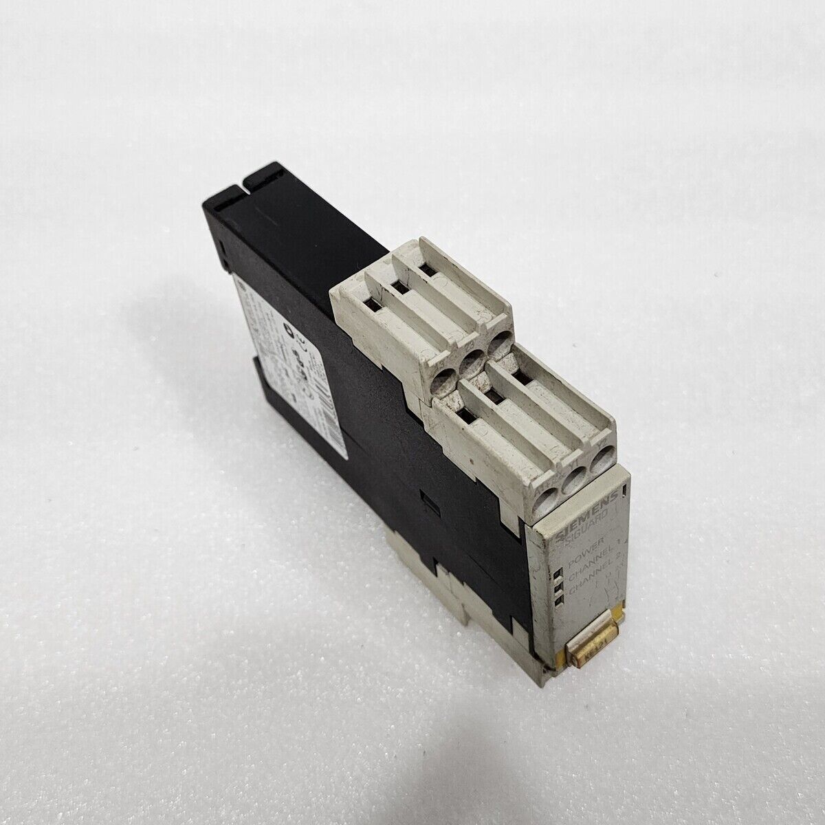 SIEMENS 3TK2824-1CB30 SINGLE CHANNEL SAFETY SWITCH