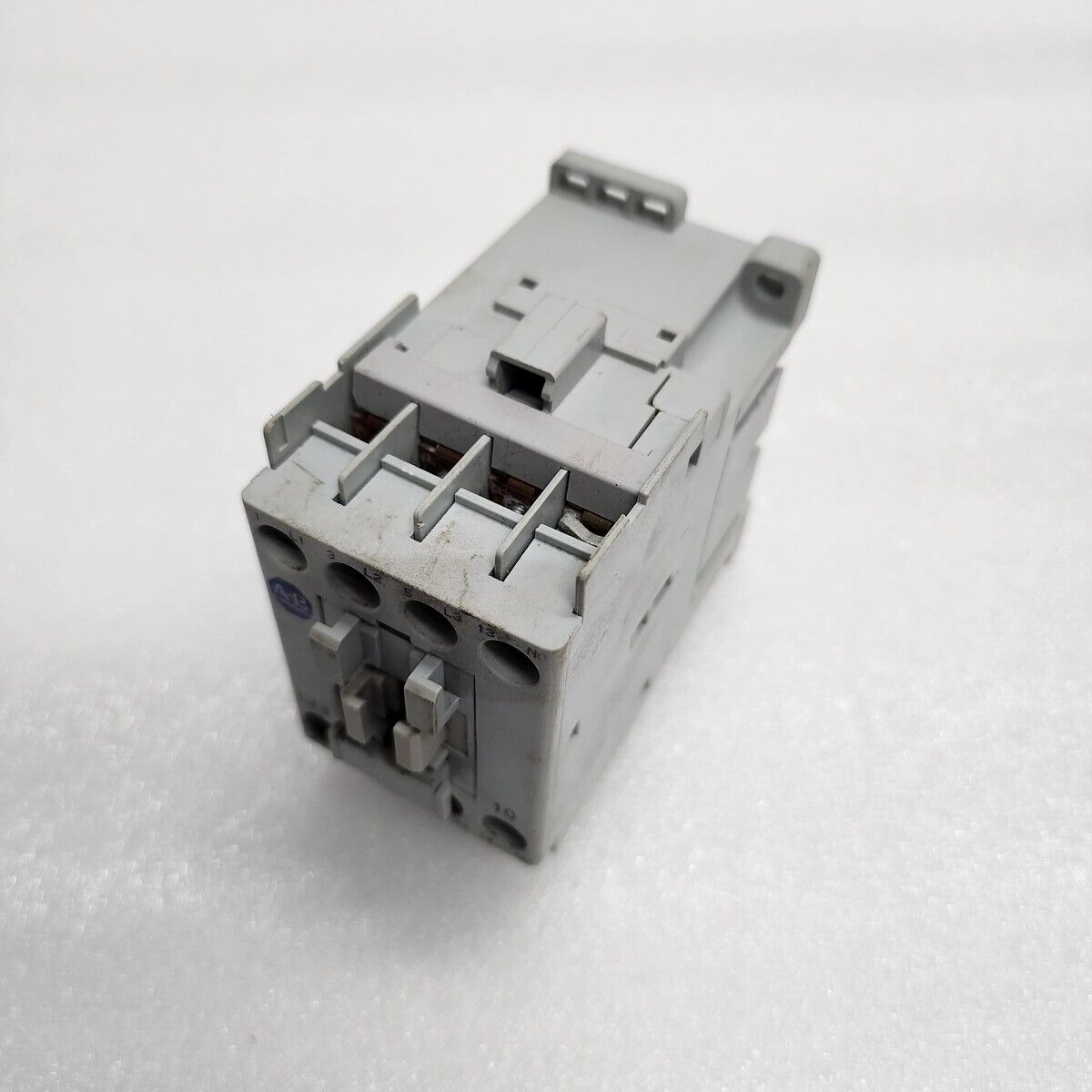 ALLEN BRADLEY CAT 100-C23-10 SER C MAGNETIC CONTACTOR 32A COIL VOLTAGE 110-120V