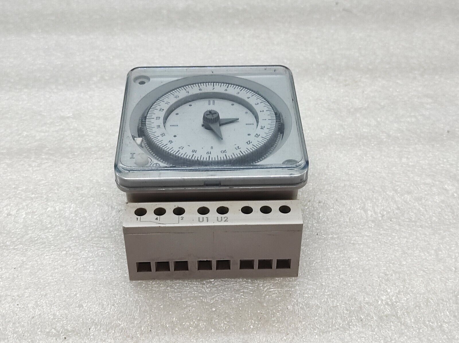 LEGRAND 923431 ANALOGUE SURFACE MOUNT TIME SWITCH 230V AC RS 180-7773