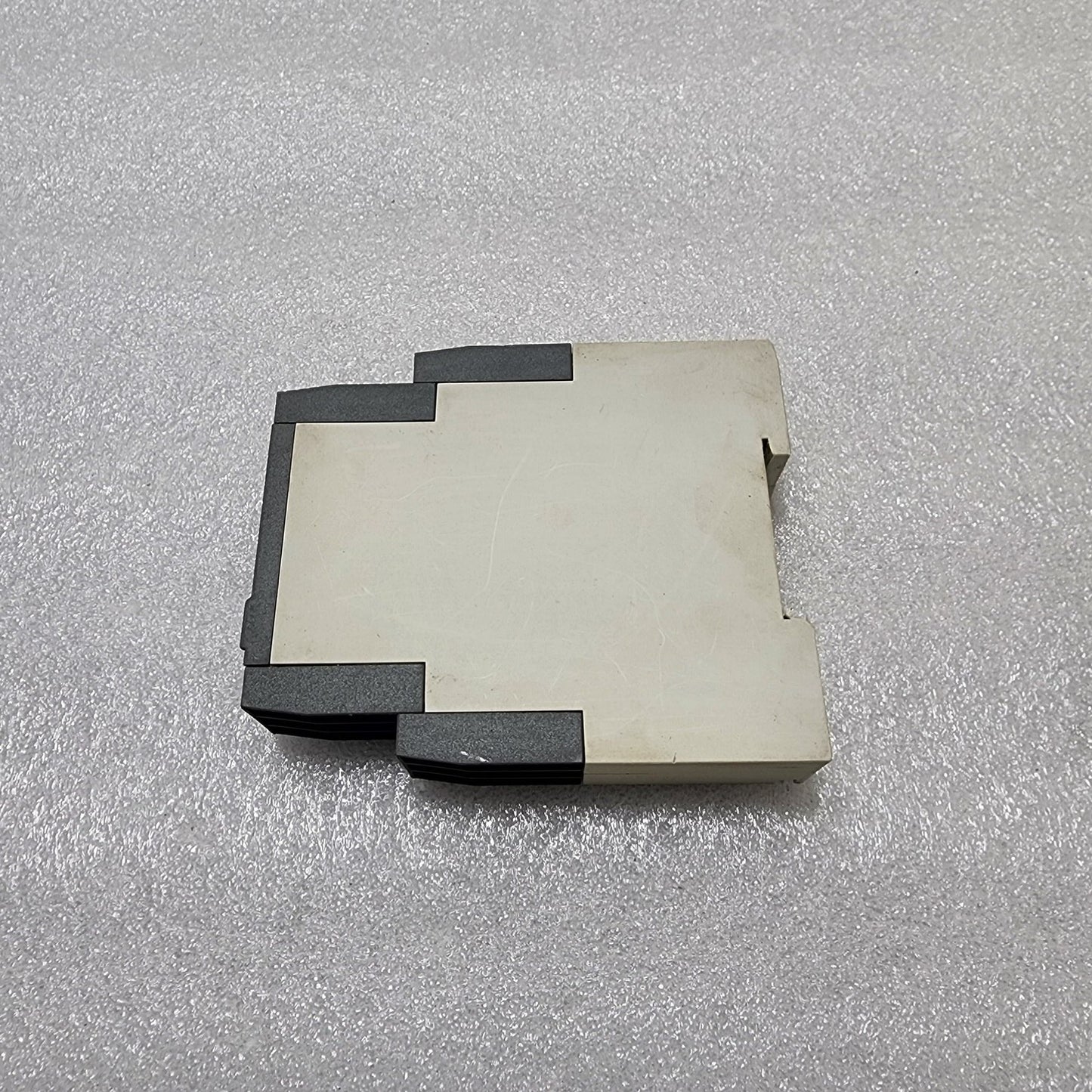 ABB CT-ERS.22S ON-DELAY TIME RELAY 1SVR730100R3300 24-240VAC/24-48VDC