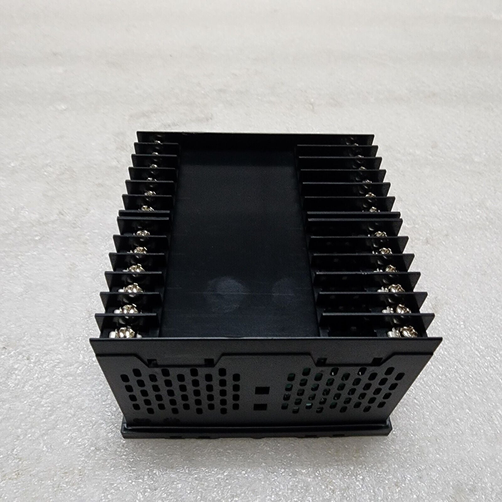 FUJI ELECTRIC PXF9AAY2-1VM00-P TEMPERATURE CONTROLLER 100-240VAC