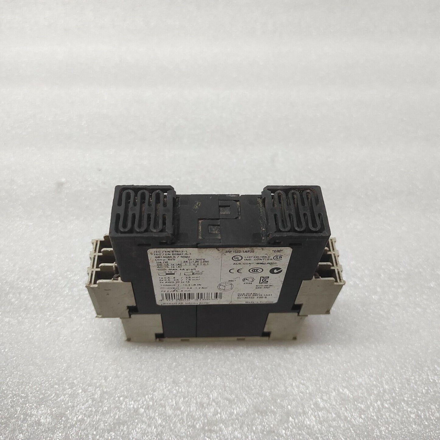 SIEMENS 3RP1532-1AP30 TIMER RELAY 24V