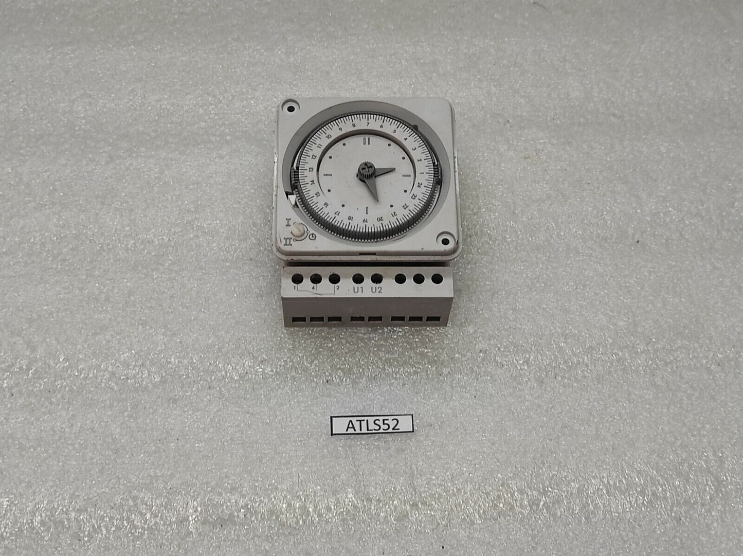 LEGRAND 923431 ANALOGUE SURFACE MOUNT TIME SWITCH 230V AC RS 180-7773