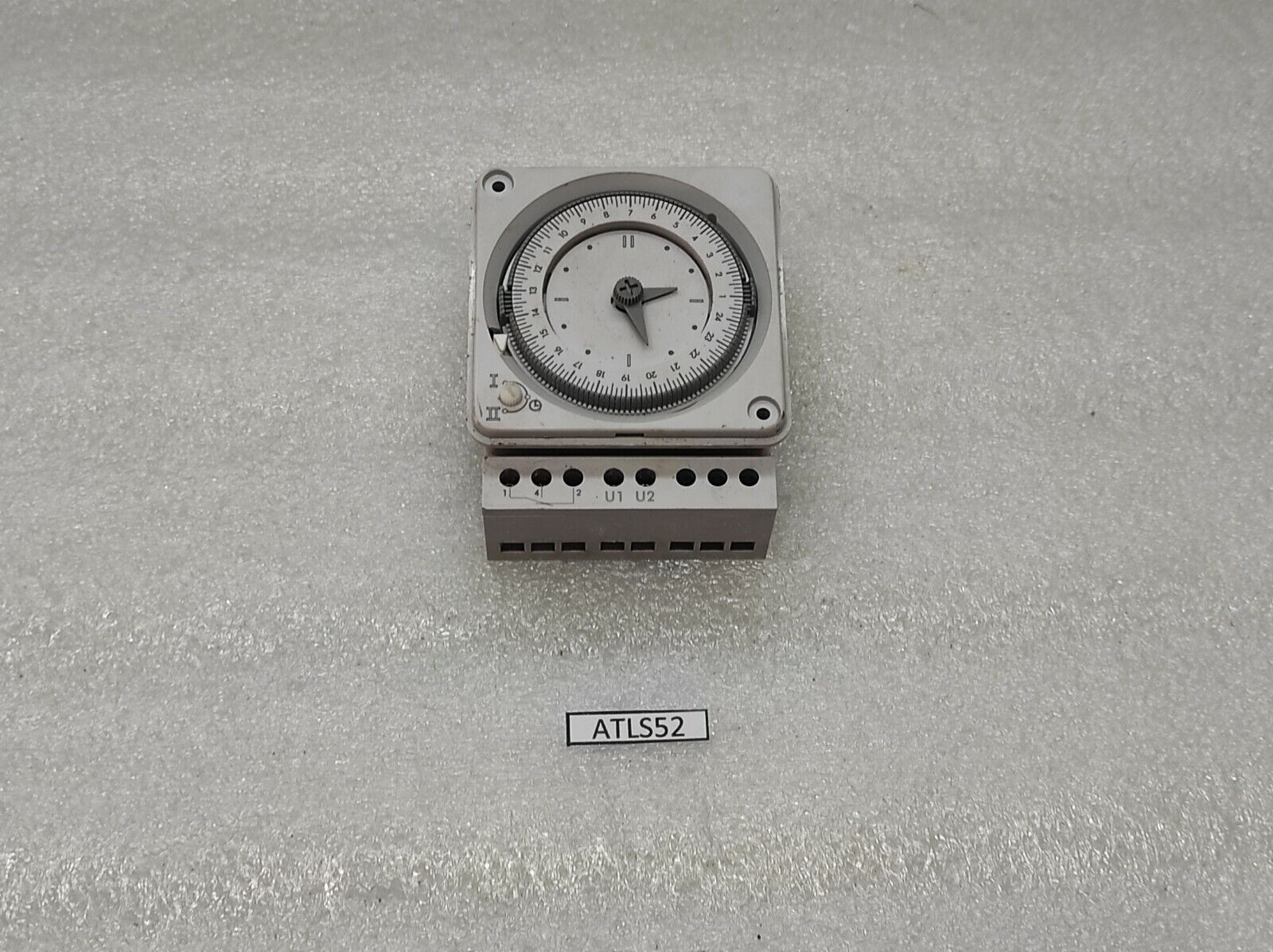 LEGRAND 923431 ANALOGUE SURFACE MOUNT TIME SWITCH 230V AC RS 180-7773