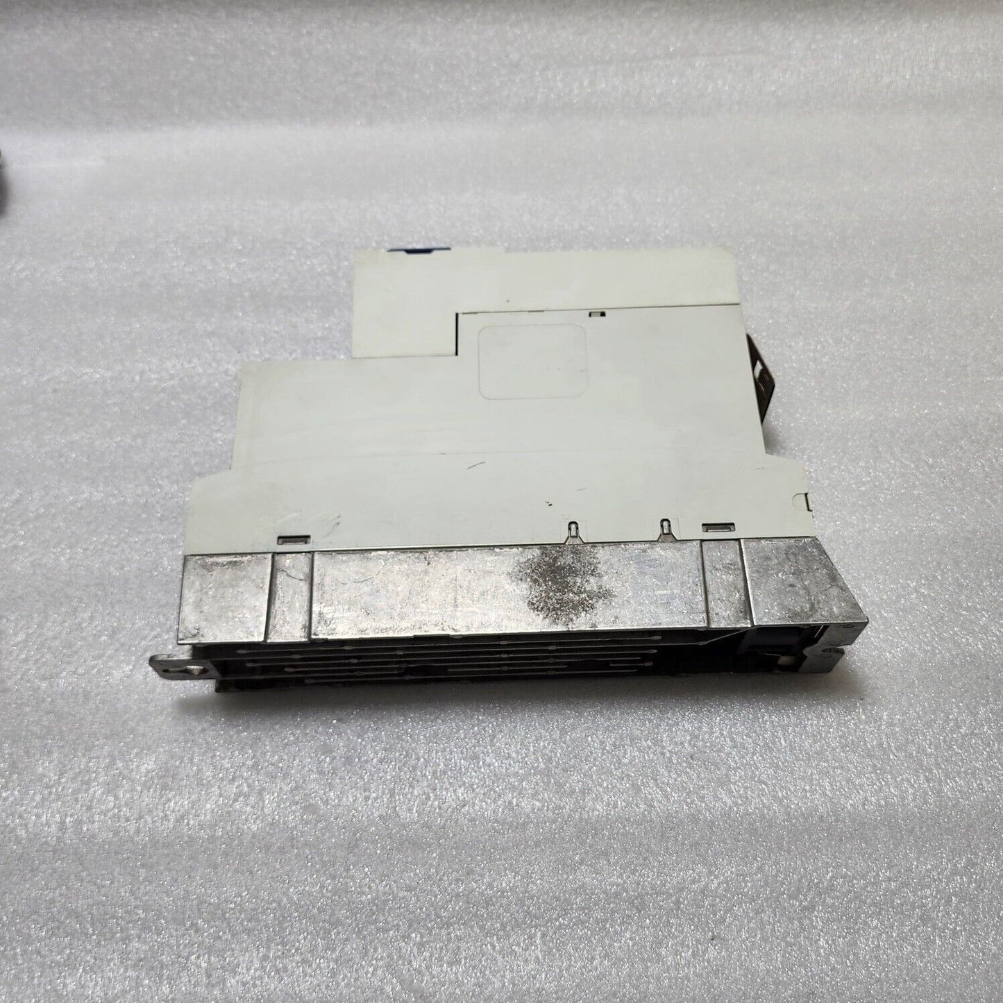 LENZE E84AVTCE2224SX0 2.2kW 3PH AC DRIVE 8400 TOPLINE C 15485811