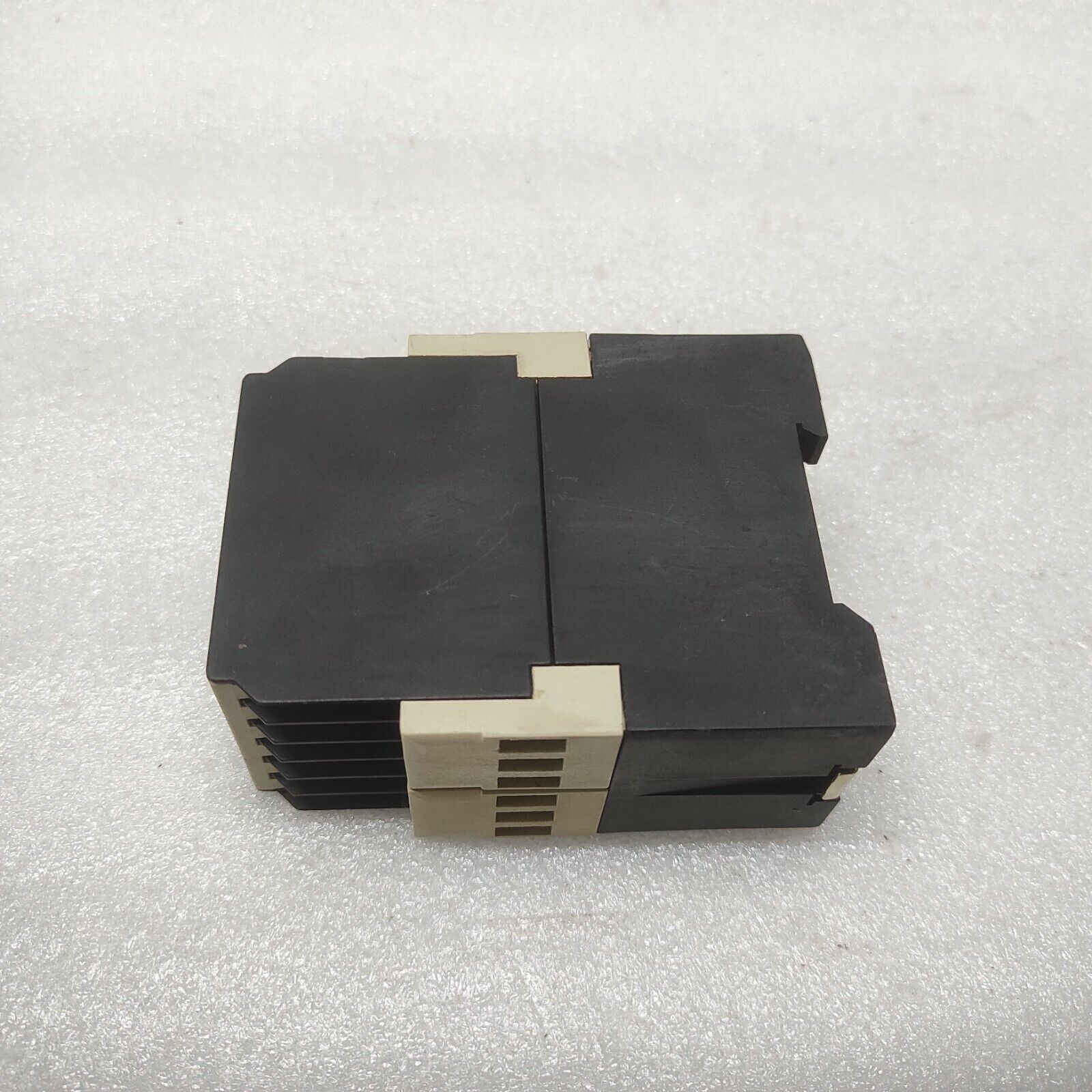 TELEMECANIQUE RM3 JA102MU7 RELAY 05281 220-240V 