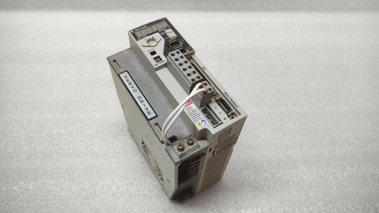 ALLEN BRADLEY CAT 2071-AP8 KINETIX SERVO DRIVE 5.0A