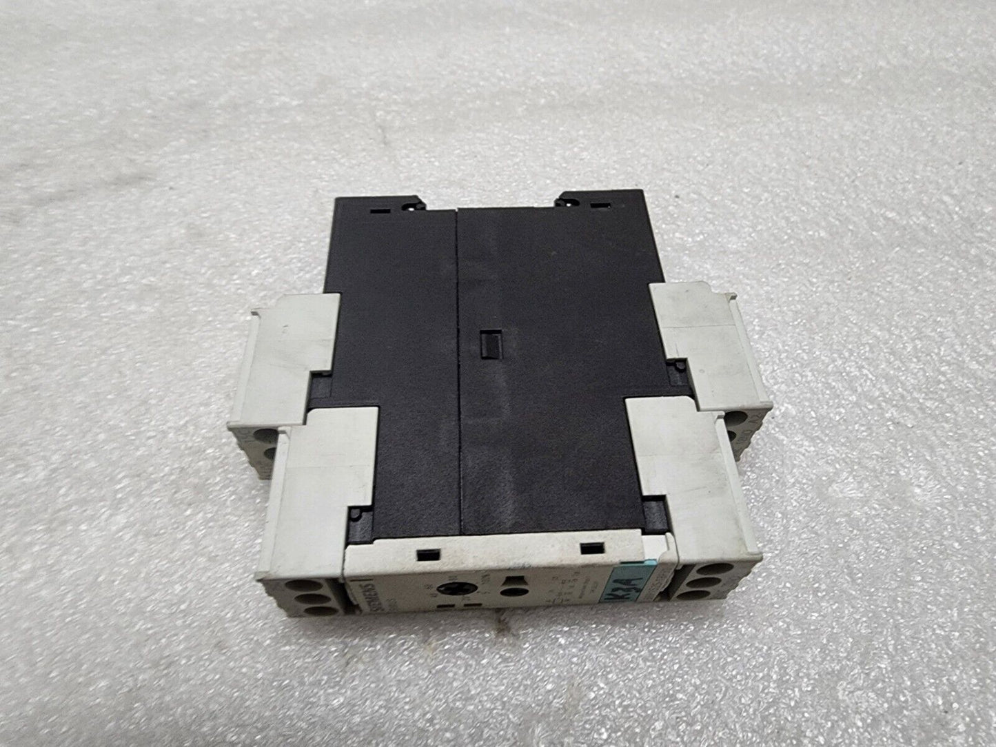 SIEMENS SIRIUS 3RP1525-1BP30 TIMING RELAY ON DELAY